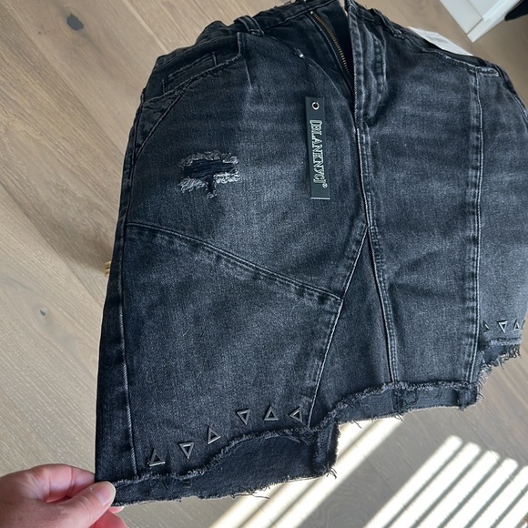 BLANKNYC Black Ice stud detail asymmetrical skirt denim skirt 28 - Picture 5 of 7
